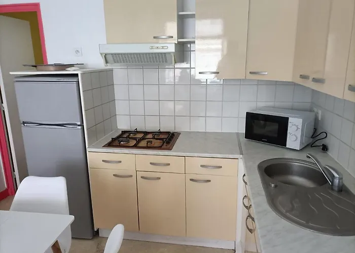 ++++ 70m2 Avec Balcon, A 200 M Et Rue Pietonne A 300 M ++++ Apartman