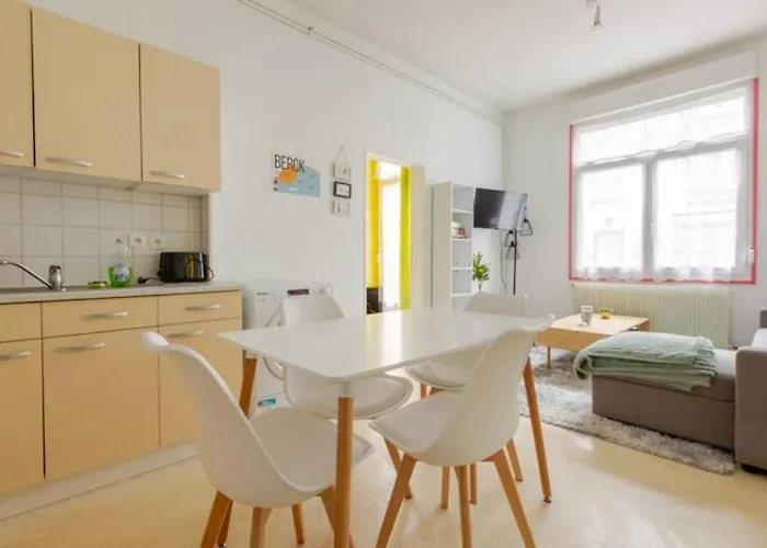 ++++ 70m2 Avec Balcon, A 200 M Et Rue Pietonne A 300 M ++++ *