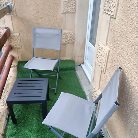 Apartment ++++ 70m2 Avec Balcon, A 200 M Et Rue Pietonne A 300 M ++++ *