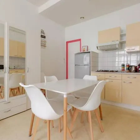 ++++ 70m2 Avec Balcon, A 200 M Et Rue Pietonne A 300 M ++++ Lägenhet