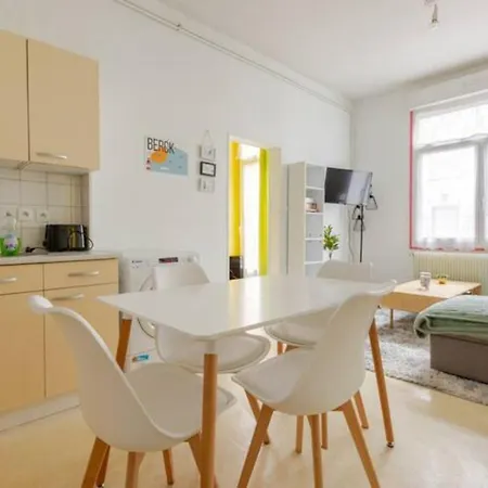++++ 70m2 Avec Balcon, A 200 M Et Rue Pietonne A 300 M ++++ *