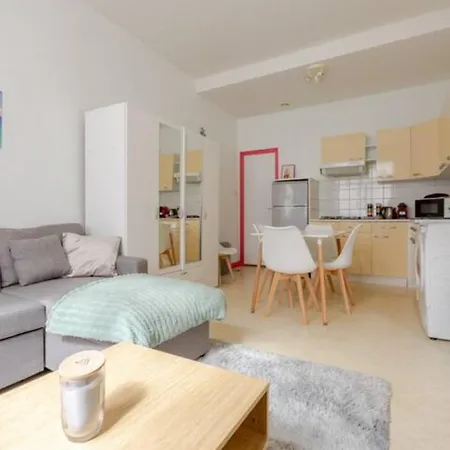 ++++ 70m2 Avec Balcon, A 200 M Et Rue Pietonne A 300 M ++++ Lägenhet *