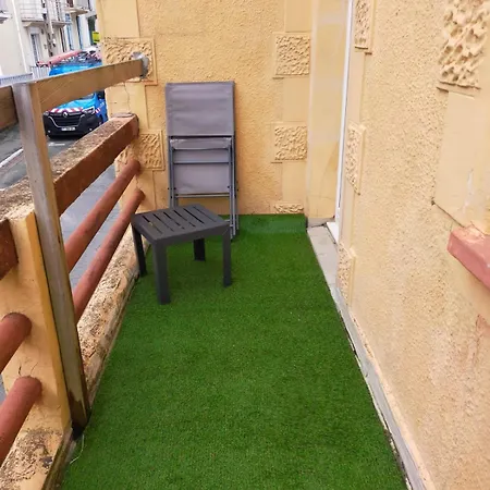 ++++ 70m2 Avec Balcon, A 200 M Et Rue Pietonne A 300 M ++++ *