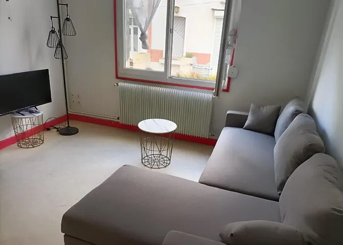 ++++ 70m2 Avec Balcon, A 200 M Et Rue Pietonne A 300 M ++++ *