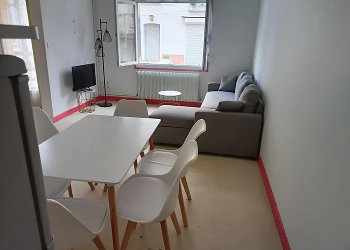 ++++ 70m2 Avec Balcon, A 200 M Et Rue Pietonne A 300 M ++++ *