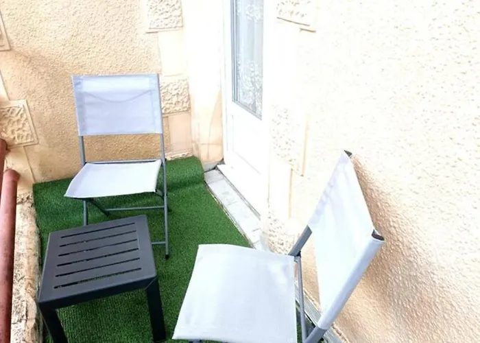 Apartament ++++ 70m2 Avec Balcon, A 200 M Et Rue Pietonne A 300 M ++++ *